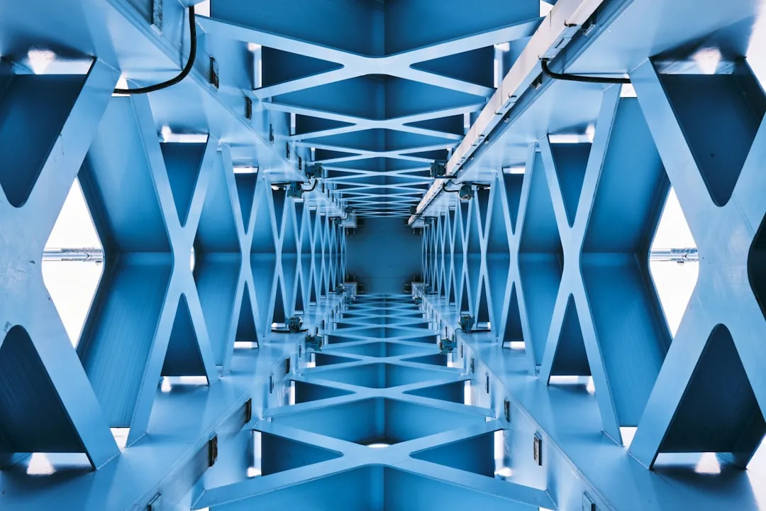 华南地区污水泵与潜水泵在建筑工程中的选型要点与维护规范